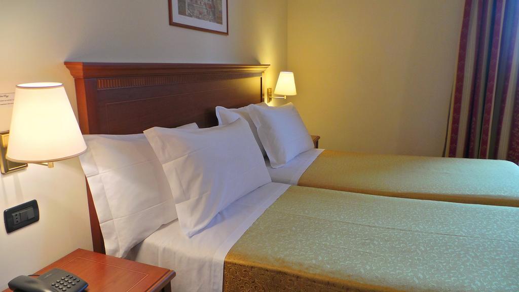 Hotel Rizzi Кастель-Сан-Джованни Экстерьер фото