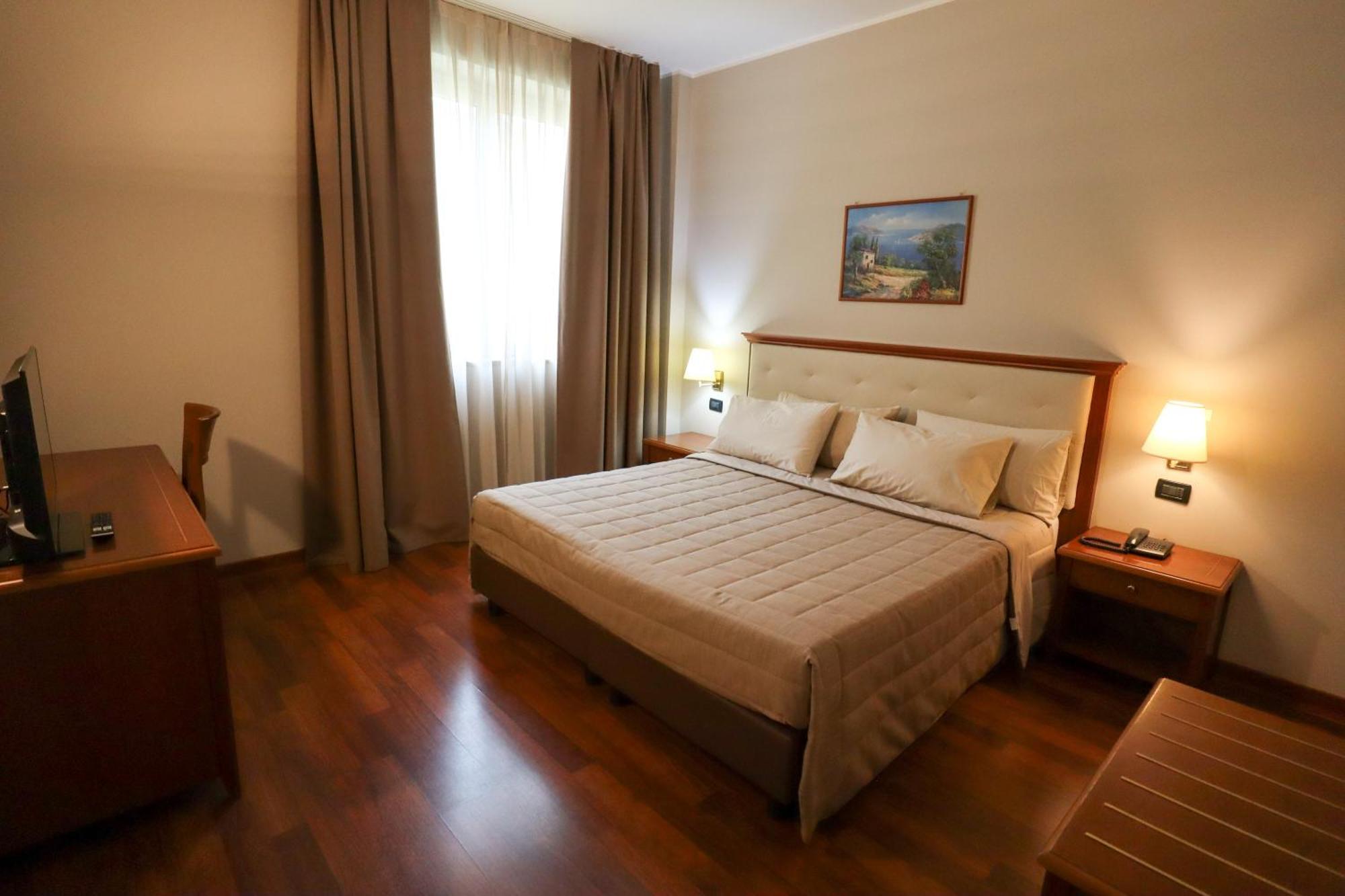 Hotel Rizzi Кастель-Сан-Джованни Экстерьер фото