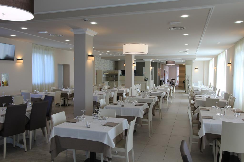 Hotel Rizzi Кастель-Сан-Джованни Экстерьер фото
