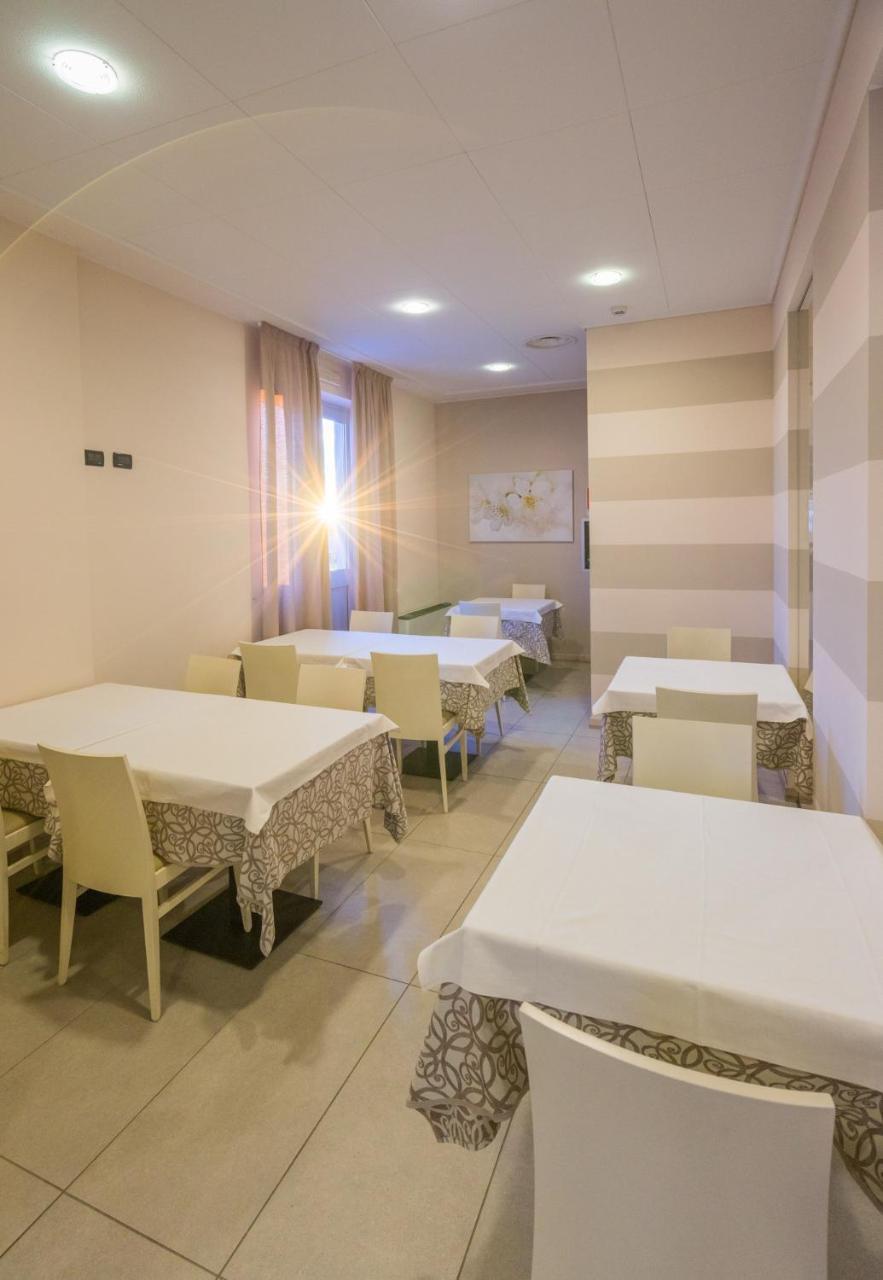 Hotel Rizzi Кастель-Сан-Джованни Экстерьер фото
